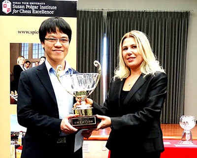 Le Quang Liem (L) receiving the championship cup at the 5th Spice Cup in US